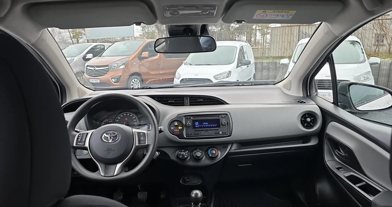 Toyota Yaris cena 47900 przebieg: 100475, rok produkcji 2019 z Miłomłyn małe 466